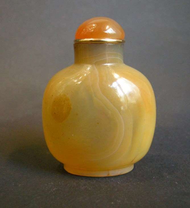 Snuff bottle agate very well hollowed